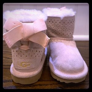 Girls Pink Ugg Boots  size 7
